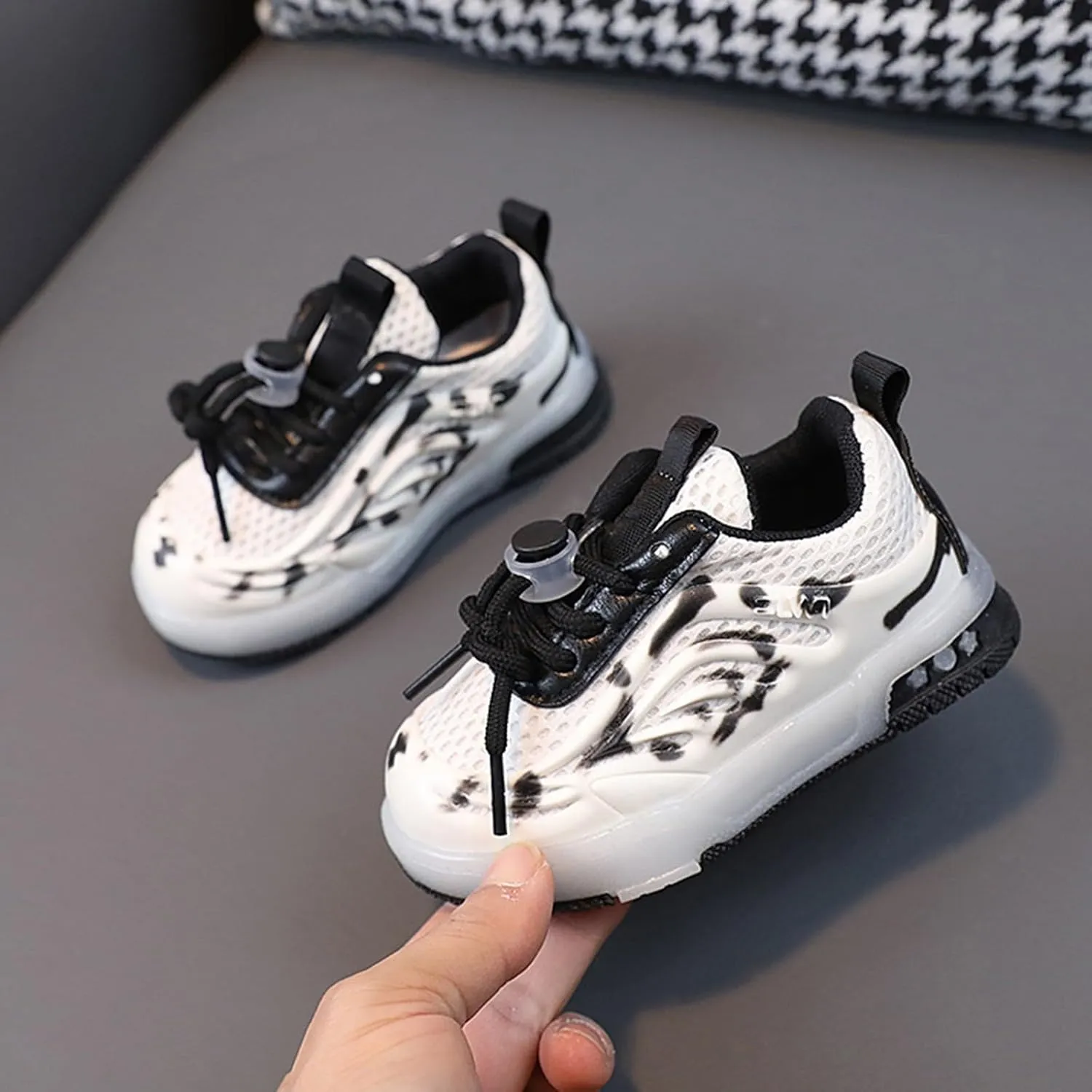 Light Up Shoes Toddler Mesh Lightweight Casual Sneaker Lac Up Non-Slip Led Shoes Toddler Luminous Shoes